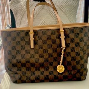 Michael Kors Jet Set Tote